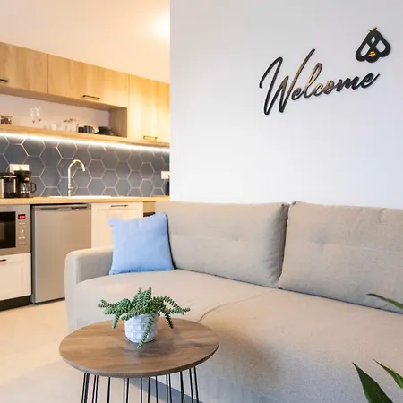 The Bee شقة نِكيانا