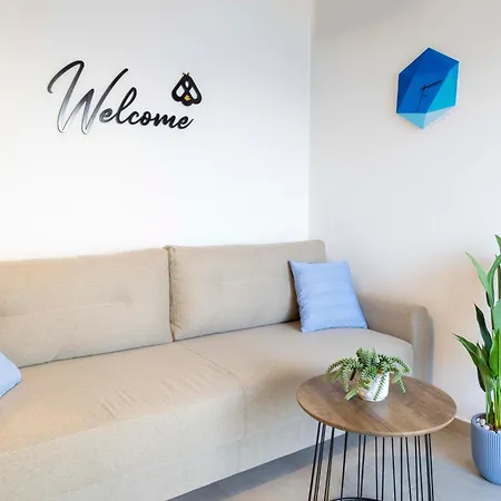 The Bee * نِكيانا