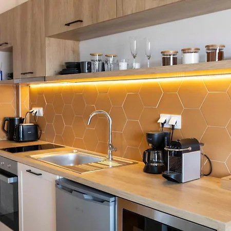 The Bee شقة نِكيانا